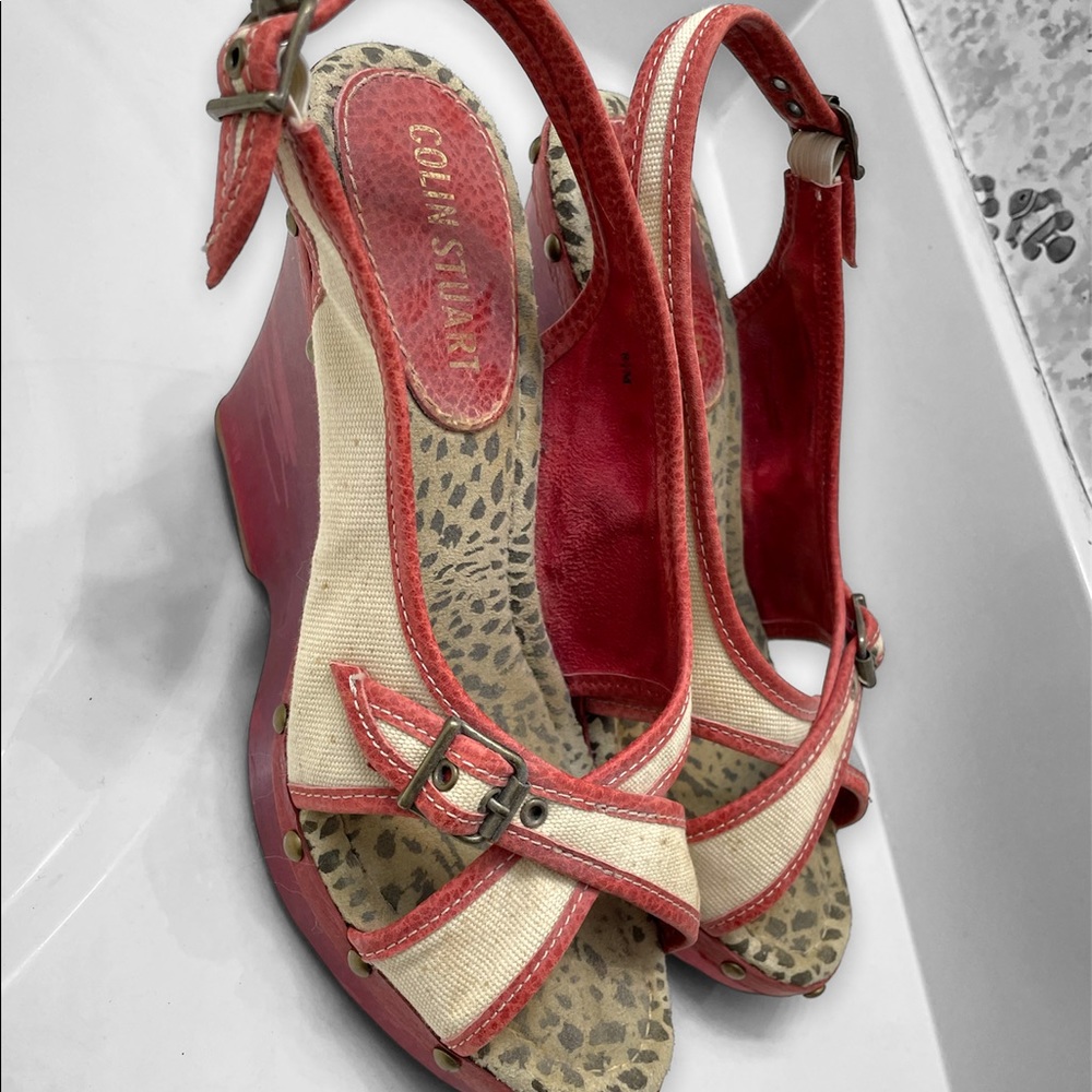 Colin Stuart heeled shoes in the color red. Size 9